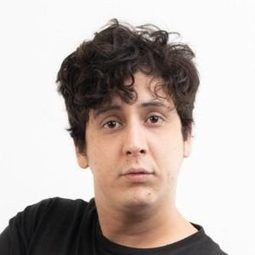 Lucas Espinoza - 不甜馬丁娜演員 飾演Young Man at the Bus Station