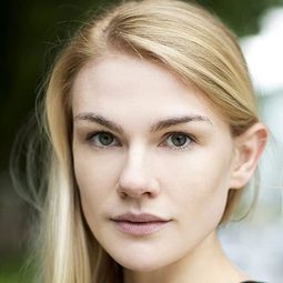 Eleanor Williams 飾演 Aiken's Assistant
