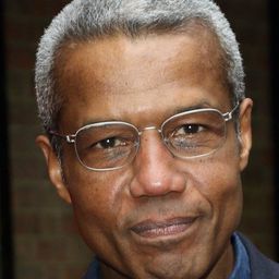 休誇希 - 高年級姐妹會: 新篇章演員 飾演Ousmane