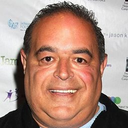 Joseph R. Gannascoli 飾演 Principle (Pratt) Prattoli