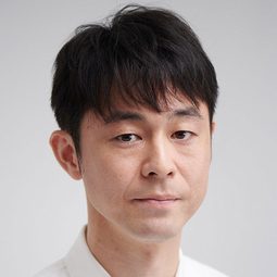 足立智充 飾演 