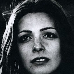 Rita Calderoni 飾演 Emilio's Secretary