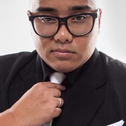 薩科吉 飾演 Ian