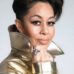 特伊拉·布萊克利 飾演 Kiri TePania (voice)