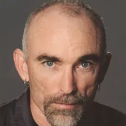 傑基·厄爾·哈利 飾演 George Noyce