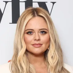Emily Atack - 貯藏者演員 飾演Molly