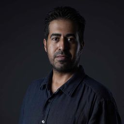 Husam AlHarthi 飾演 Mansour