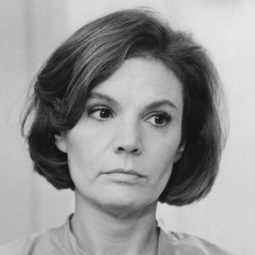 Kathryn Walker 飾演 Miss Thompson