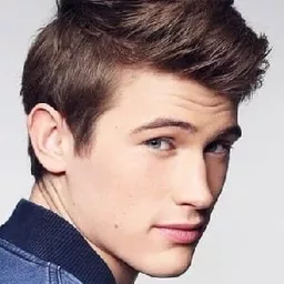 維克多·梅特萊 飾演 Pierre