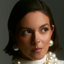 茱莉葉·芮絲垂波 飾演 Leticia