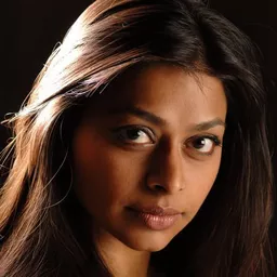 Ayesha Dharker 飾演 Dr. Sarai