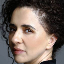 Anat Hadid 飾演 Ola