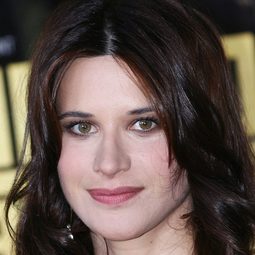 瓦倫蒂娜·瑟維 - Smalltown, Italy演員 飾演Silvia