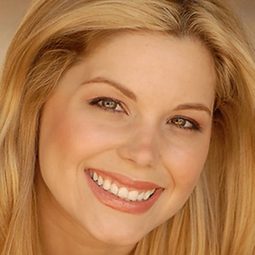 Kristina Romero 飾演 Harriet Wells