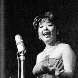 阪本スミ子 飾演 