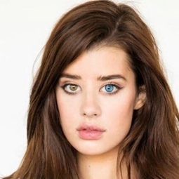 Sarah McDaniel 飾演 Python