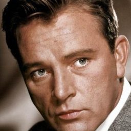 Richard Burton 飾演 Narration spoken (voice)