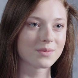 Julia Kuzka 飾演 Alicja Raczyńska