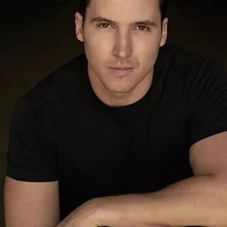 塞斯·金斯伯格 飾演 Perkins