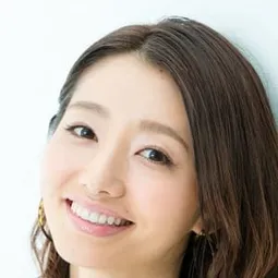真鍋かをり 飾演 Mrs. Sakuma