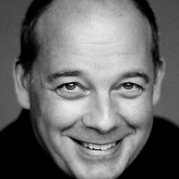 Pascal Casanova 飾演 Miguel