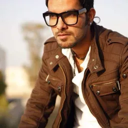 Yasir Hussain 飾演 