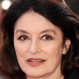 安諾艾美 - Lovers of Paris演員 飾演Marie Pichon, young mother with a pram