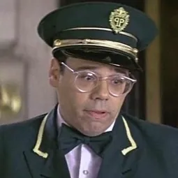 Irving Metzman - 鱷魚先生演員 飾演Doorman