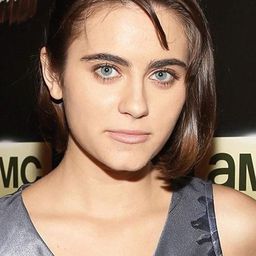 Alexia Ioannides 飾演 Brianna Dannelly