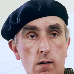 Bernard Musson 飾演 Le sacristain