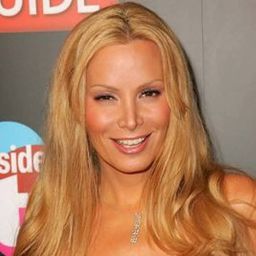 Cindy Margolis 飾演 Herself