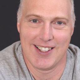 Robert Sliger - 紅白藍演員 飾演Oncologist