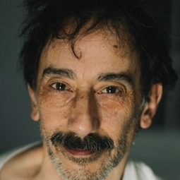 Cristián Chaparro 飾演 Masseur