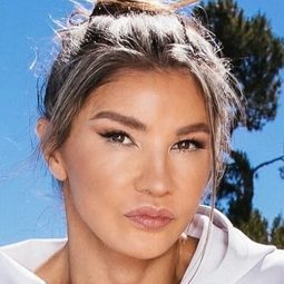 黃美玲 飾演 Svietta