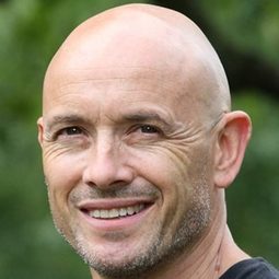 James Hicks - 杏林血淚編劇