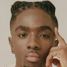 迦勒·麥羅林 飾演 Cole