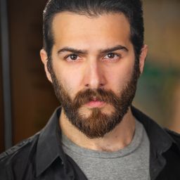 Sean Ardalan 飾演 Shawn