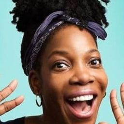 Jocelyn Jee Esien 飾演 Tootsie