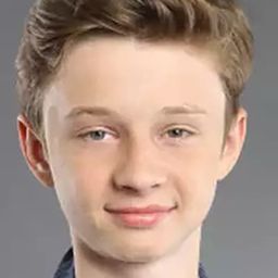 Richard Labuda 飾演 Karol Littmann