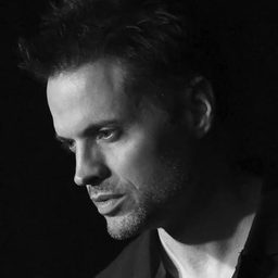 Michael Woolson - 我們要活著回去演員 飾演Juan Martino