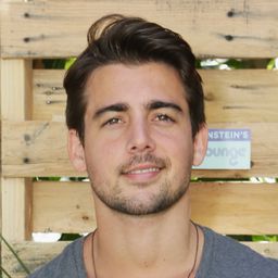 John DeLuca 飾演 Wade