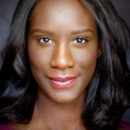 Moyo Akandé 飾演 Kate