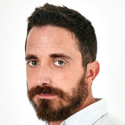 帕布羅·拉瑞恩 飾演 Self