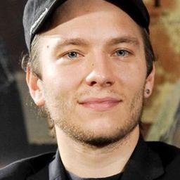 Krzysztof Skonieczny 飾演 Krystian