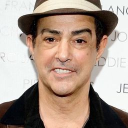 Victor Colicchio 飾演 Sergeant Collins