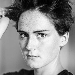 Loulou Hanssen 飾演 Elève école d'archi