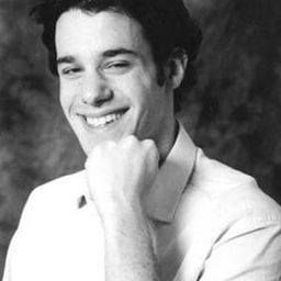 Alessio Modica 飾演 Iena