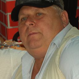 Andrzej Beja-Zaborski 飾演 Judge Skalka