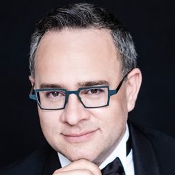 帕特里克‧卡爾菲齊 飾演 A Sacristan