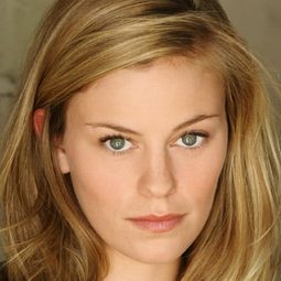 卡西迪·弗里蔓 - 國定殺戮日：無限狂屠演員 飾演Emma Kate